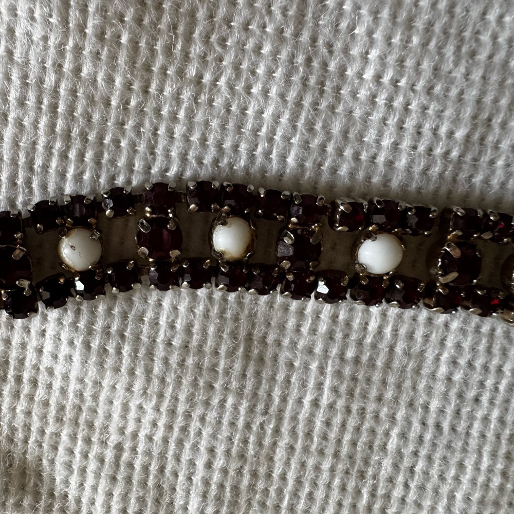 Red and White Stone Costume Jewelry Bracelet - Picture 5 of 5